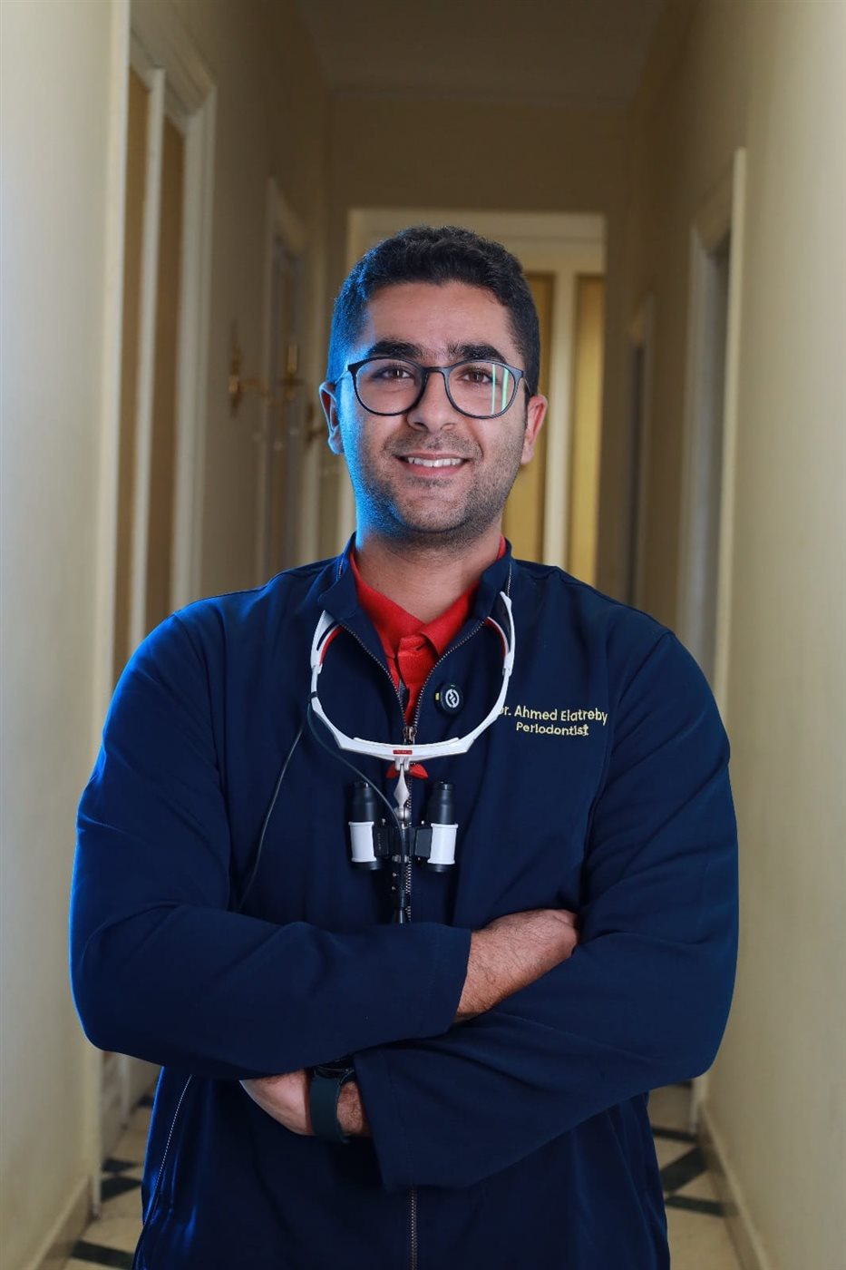 الدكتور أحمد الأتربي، طبيب الأسنان والمتخصص في زراعة الأسنان وجراحة اللثة بجامعة القاهرة،