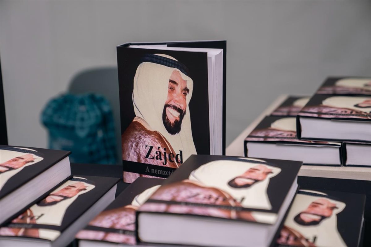 &nbsp; &nbsp; &nbsp; &nbsp; &nbsp; &nbsp; &nbsp; &nbsp; &nbsp; &nbsp; &nbsp; &nbsp; الكتاب يبرز القيم الإنسانية التي أرساها المؤسس والباني