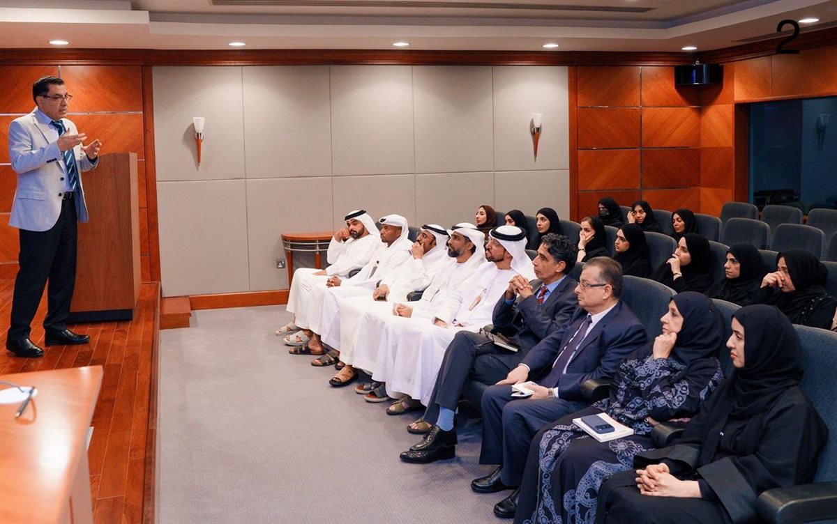 المحاضرة المستشار سالم إبراهيم الأحمد مؤسس المبادرة يستعرض تجربته