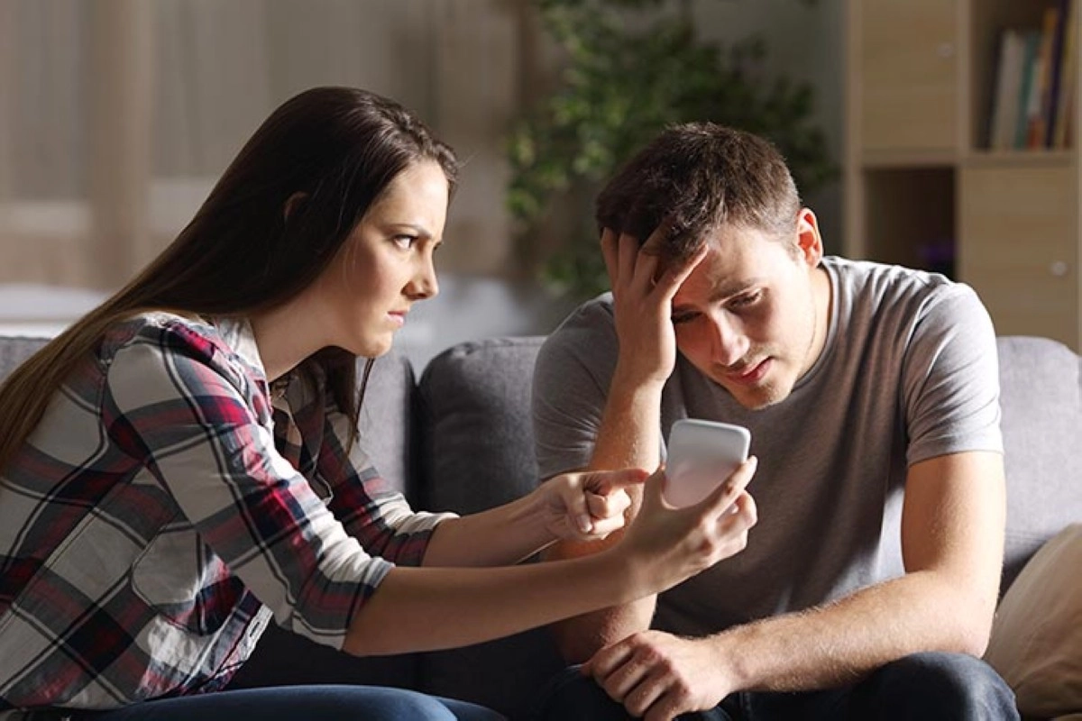 الغيرة الرقمية بين الزوجين