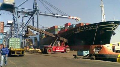 مصلحة الجمارك: إحباط تهريب ملابس ومشغولات ذهبية وفضية 