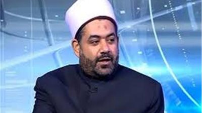 «سيدة» تسأل: هل تختلف زيارة القبور بين الرجال والنساء؟.. «الإفتاء» تُجيب