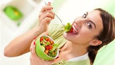 استشاري تغذية لـ المرأة الثلاثينية: «سنك محتاج نظام غذائي مُختلف» 