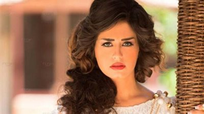 منة فضالي «مقضّياها فُسح» في «مقابلة مع السيد آدم»