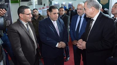 «قصيدة لكل أسرة على بطاقة التموين».. مُبادرة تلقي استحسان السيدات 