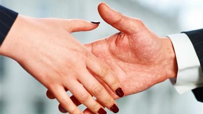 تفسير حلم «السلام على الميت باليد» للعزباء 