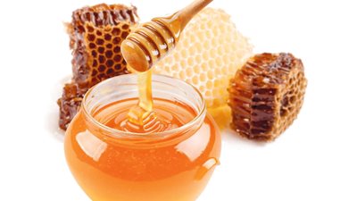 تفسير رؤية العسل في المنام للعزباء والمتزوجة والحامل 