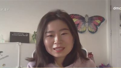 فتاة صينية تكشف سر حبها لتقليد مشاهد عادل إمام.. شاهد