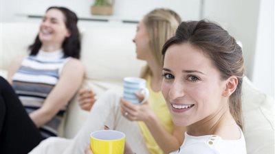 لـ«السيدات».. اخطفي قلوب الناس بـ«إتيكيت الحديث» مع الآخر 