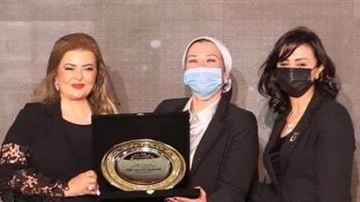  لدورها في الارتقاء بالاقتصاد.. «قمة مصر للأفضل» تُكرم وزيرة البيئة 