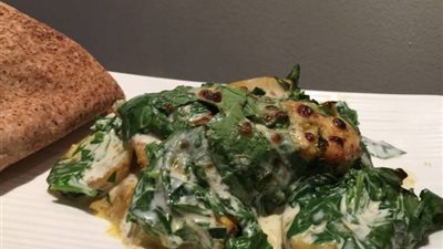 في 15 دقيقة.. طريقة إعداد طبق دجاج بالسبانخ والكريمة 