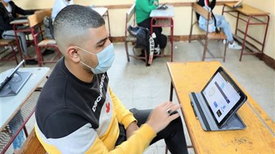 بنسبة 99 %.. طلاب 2 ثانوي يحضرون امتحان «الأحياء» و«الفلسفة»
