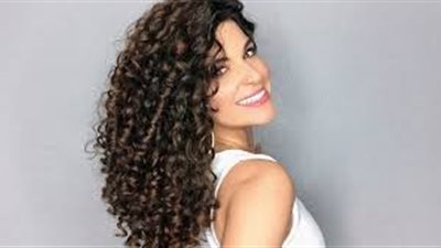 لإطلالة أكثر حيوية.. 3 طرق للحصول على «شعر كيرلي»