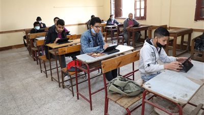 بنسبة 96%.. طلاب 2 ثانوي يؤدون امتحان العربي و«الجبر والتفاضل»