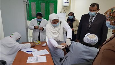  «صحة النواب» ترصد تجربة أول يوم تطعيم كورونا للمواطنين..ونائبات: التخوف من اللقاح سيقل تدريجيًا