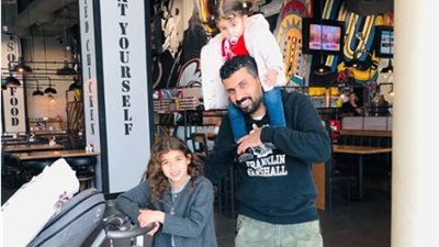 الظهور الأول لبنات «مي عمر» مع زوجها المخرج محمد سامي 