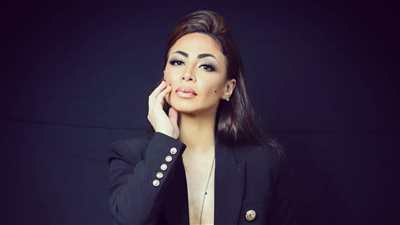 دوللي شاهين تستعد لعمل جديد مع ابنتها.. صور