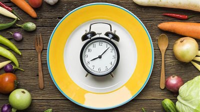 طرق «رجيم الصوم» المتقطع لفقدان الوزن الزائد.. تعرفي عليها