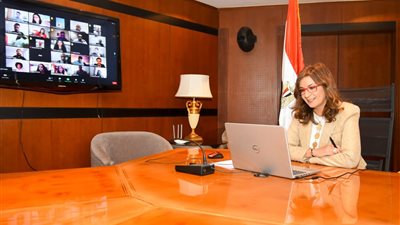 وزيرة الهجرة ترد علي تساؤلات شباب الدارسين بالخارج.. وتؤكد: المرأة المصرية تشهد عصرًا ذهبيًا 
