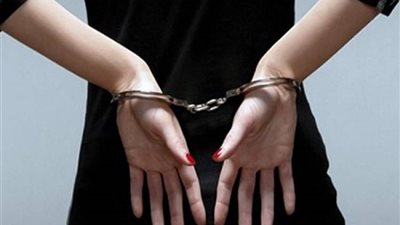 تصطاد الزبائن بالدلع.. تفاصيل سقوط زعيمة عصابة سرقة التكاتك