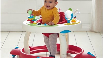 أبرزها المشايات والألعاب.. أشياء تمثل خطورة على حياة الأطفال 