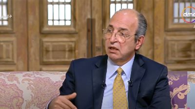 شريف نجيب يكشف عن العمر المناسب للكشف على النساء.. فيديو