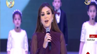 أنغام تختتم حفل يوم الشهيد.. وأغنية جماعية لـ«جنات ونادية مصطفى»