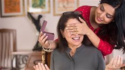 «سكينة بيتزا».. آخر تقاليع الأبناء في عيد الأم.. وأمهات:«كُله شغال» 