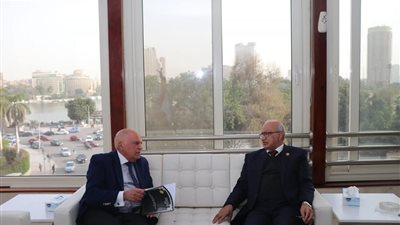 نقيب المعلمين ورئيس «تعليم النواب» يبحثان تعديل قانون النقابة