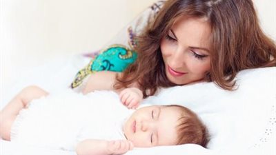في أول 3 شهور.. أمهات يقدمن روشتة سحرية لتنظيم نوم الطفل
