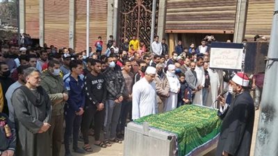 جنازة ضخمة لتشييع الحاجة زينب (فيديو وصور)