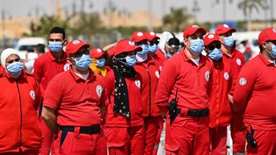 300 متطوع بالهلال الأحمر يستعرضون مهاراتهم في مواجهة الأزمات والكوارث