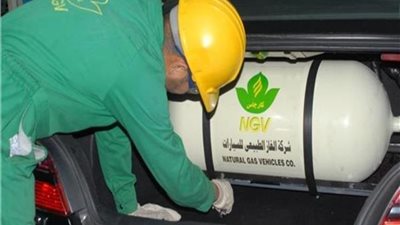 قبل تحويل سيارتك.. تعرفي على رأي الفنيين في استبدال البنزين بالغاز