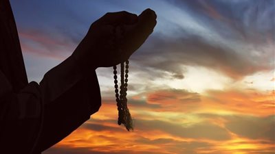 دعاء اليوم لاستجلاب الرزق وستر العورات 