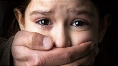 بينهم أطفال.. «مشاهير» تعرضت بناتهم للتحرش