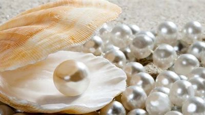 6 علامات تكشف لكِ «اللؤلؤ» المزيف.. تعرفي عليها