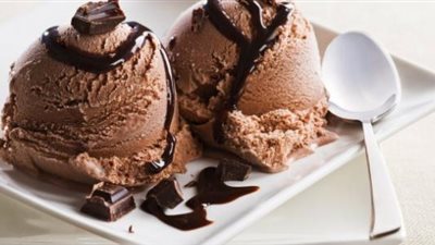 طريقة عمل الآيس كريم بالشوكولاتة