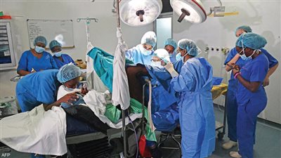 دراسة: كفاءة العمليات الجراحية تزيد بمشاركة العنصر النسائي