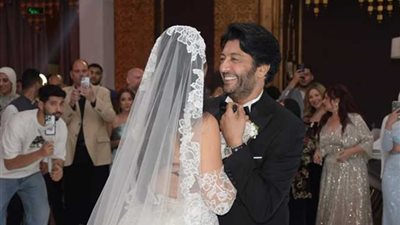 تعليق الجمهور علي فرح ابنة الفنان سامح يسري بأحد الفنادق (صور)