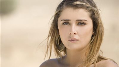 عائشة بن أحمد تكشف أسباب عدم ارتباطها : أنا شجاعة بس جبانة بالحب 