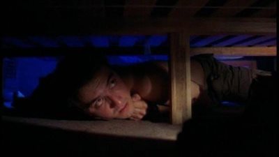 سيدة تعثر على رجل تحت فراشها يختبئ لمدة 4 أشهر والسبب صادم 