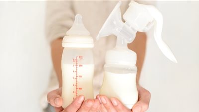 بيع حليب الأمهات.. بيزنس يهدر كرامة المرأة