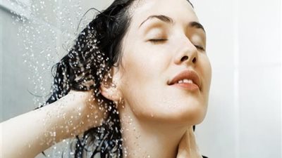 4 نصائح تجنبك تلف الشعر.. «لو بتستحمي كتير»