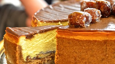 طريقة عمل تشيز كيك التمر بخطوات سهلة