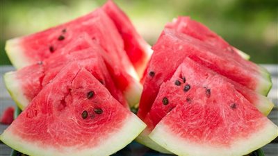 «بلاش ترميها» .. 4 فوائد مذهلة لتناول بذور البطيخ  