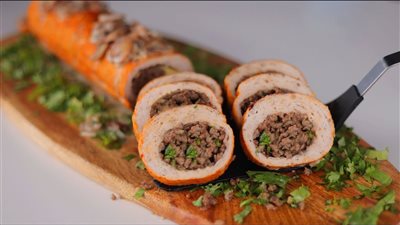 طريقة عمل رول الدجاج بالخضار..شهي ومفيد 