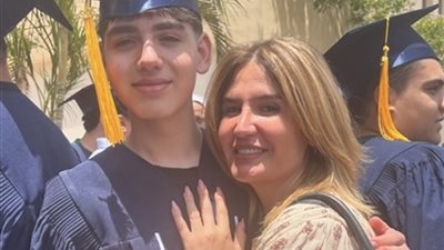 هنا شيحة تحتفل بتخرج نجلها والجمهور يتفاعل (صور)   