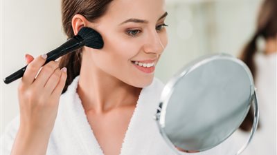 خطوات بسيطة لتطبيق مكياج خفيف مناسب للجامعة