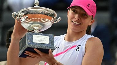 اشتعال منافسات بطولة فرنسا المفتوحة للتنس وبطلة العالم في الصدارة