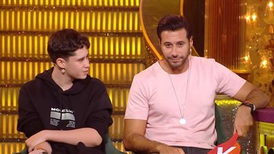 كيف احتفل أحمد السعدني بتخرج ابنه من المدرسة؟